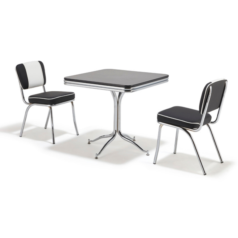 Sitzgruppe mit zwei Retro Stühlem in schwarz-weißem Kunstlederbezug und Chromgestell. American Dinertisch, abgerundeter Chromkante und Chromfuß und schwarzer Tischplatte.