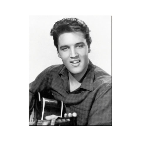 Elvis - Guitar Magnet von Nostalgic Art. Design in schwarz-weiß mit Elvis in einem karierten Hemd, er hält eine Gitarre in der Hand und lächelt.