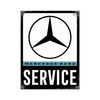 Magnet Motiv Mercedes-Benz - Service von Nostalgic Art. Schwarzer Mercedes Stern auf weißem Hintergrund, darunter steht Mercedes-Benz in schwarz auf einem schmalen Streifen in graublau. Und im unteren Viertel ein weißer Schriftzug Service auf schwarzem Hintergrund. 